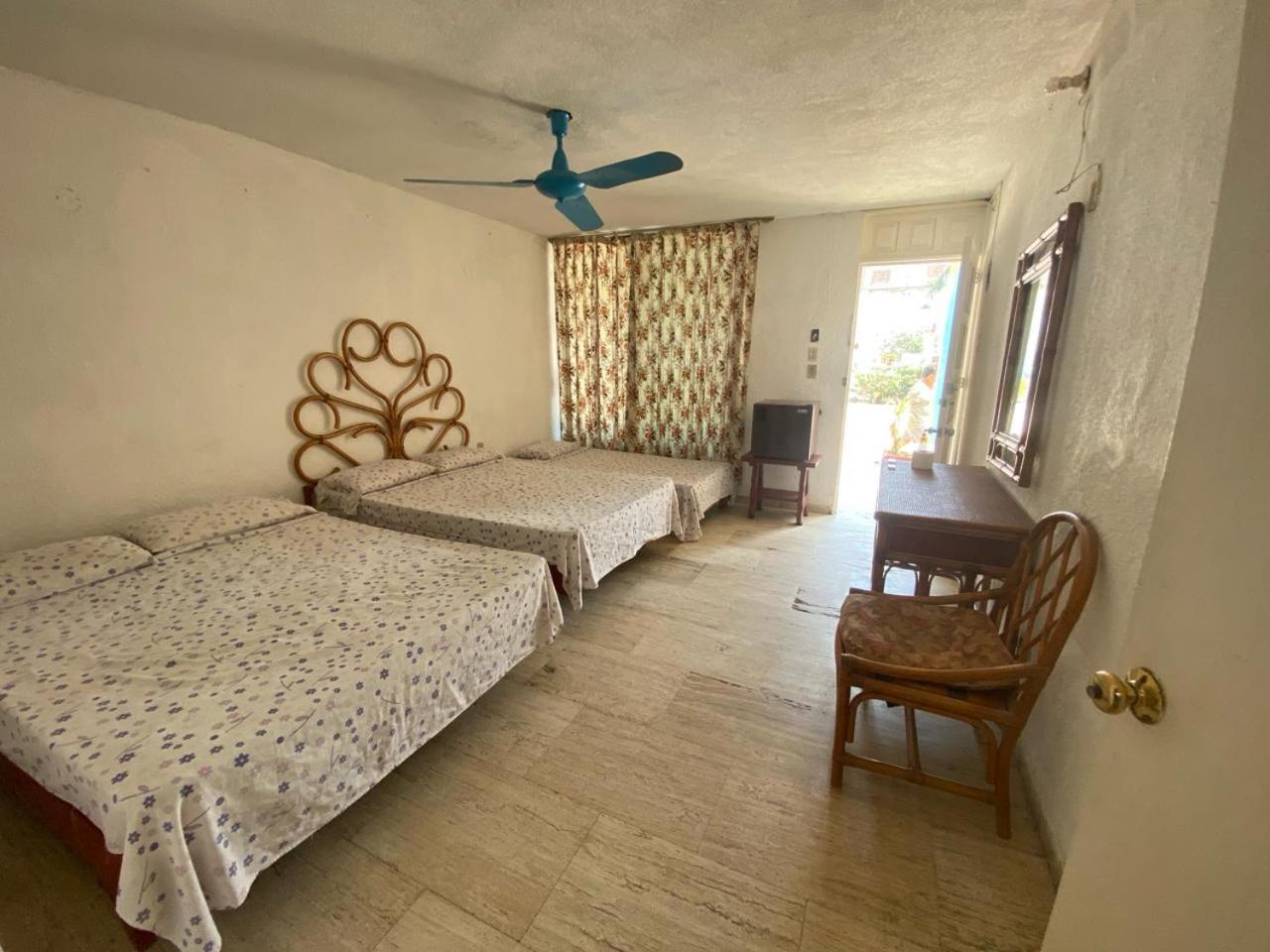 Casa De Huespedes Walton Hotel Acapulco Exterior photo